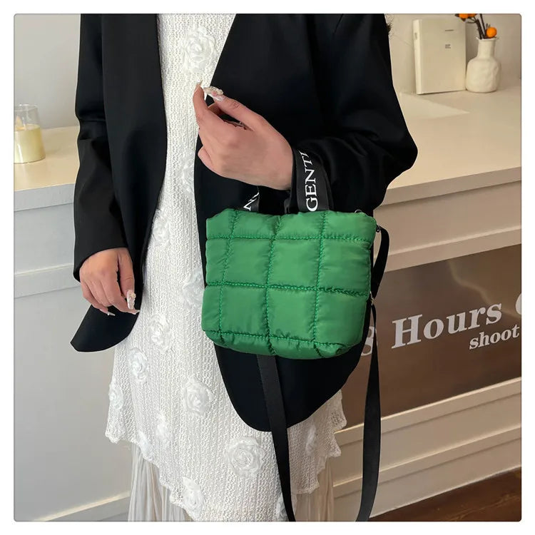 Quilted tote bag for women portable travel handbag