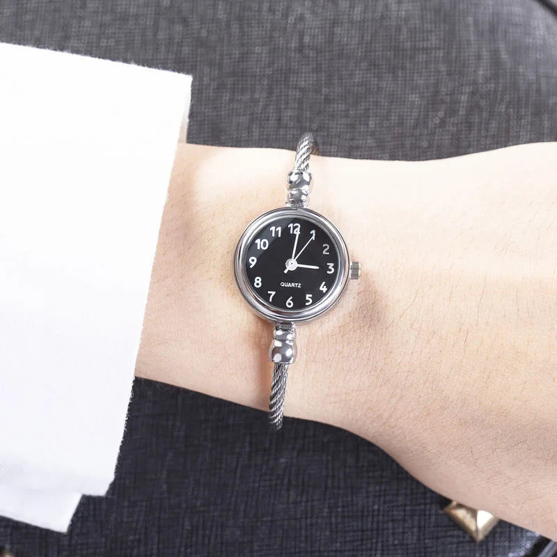 Retro Ladies Quartz Wristwatch Women Watches Small Gold Bangle Bracelet Watch Stainless Steel Clock Fashion Casual Dress Watch