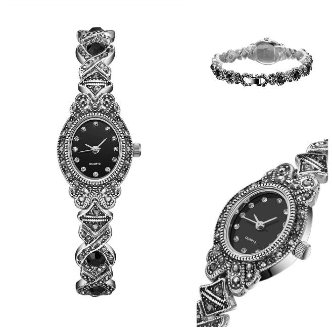 Vintage Women Rhinestone Quartz Watch Carved Alloy Band Bracelet Wristwatch Fashion Retro Crystal Ladies Clocks Gifts