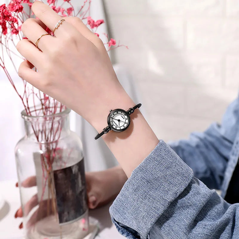 Retro Ladies Quartz Wristwatch Women Watches Small Gold Bangle Bracelet Watch Stainless Steel Clock Fashion Casual Dress Watch