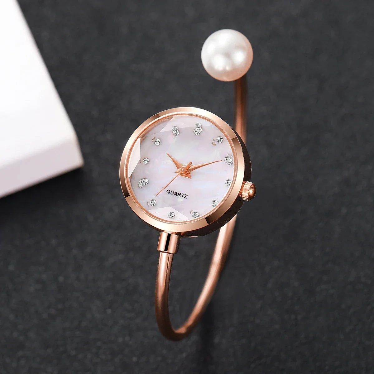 Elegant Pearl Bracelet Strap Women Quartz Wristwatch Fashion Diamond Dial Watch For Ladies Clock Reloj Mujer