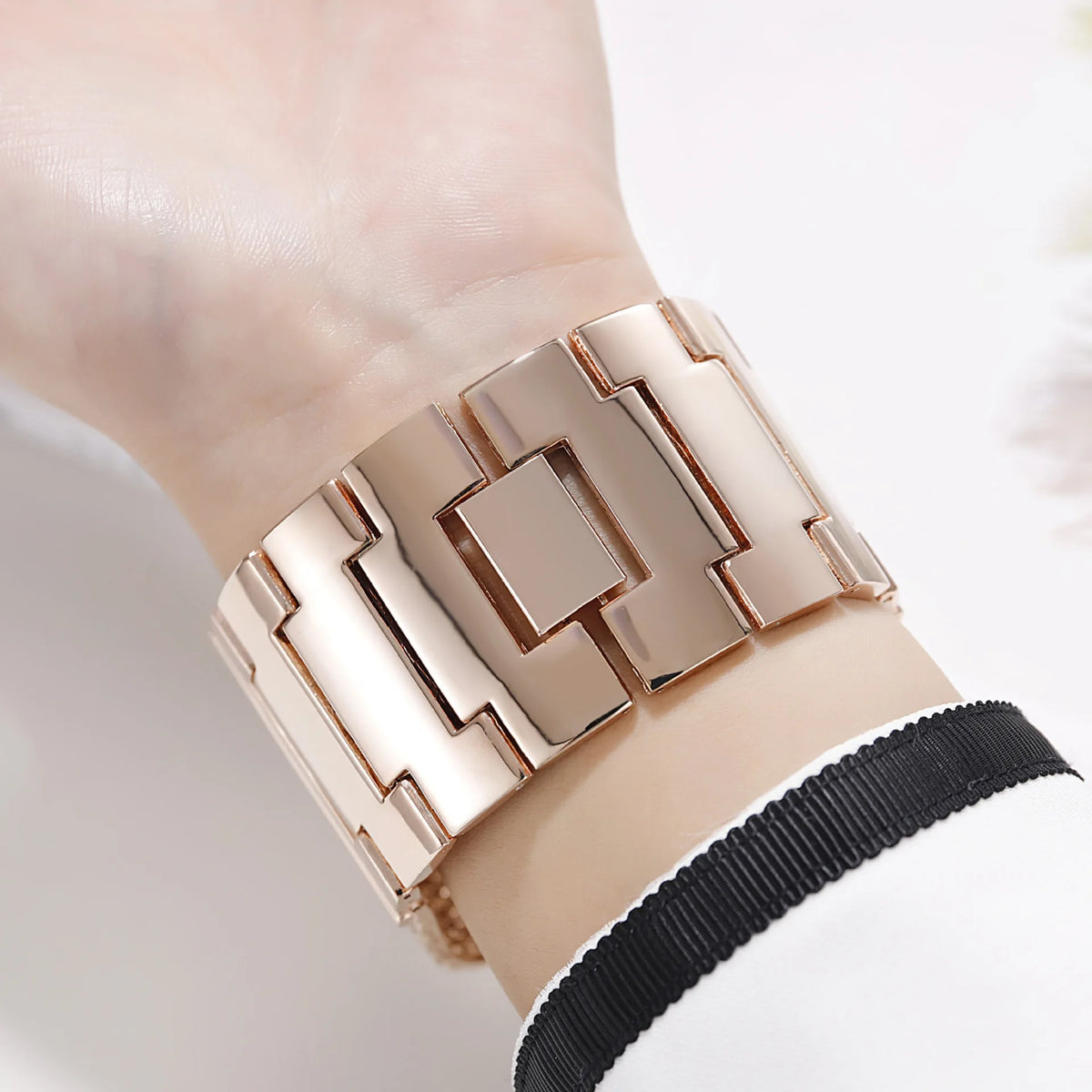 Gold Quartz Women's Watch Luxury Fashion Large Dial Water Resistant Dress Bracelet Ladies Wristwatches Reloj Mujer